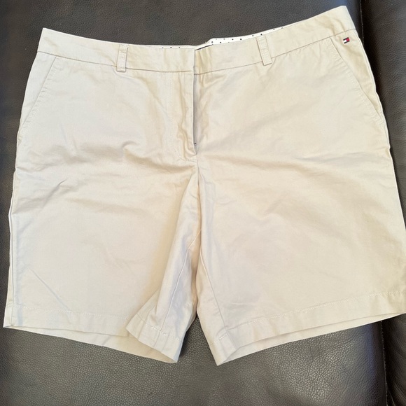 Tommy Hilfiger khaki color size 16 shorts - Picture 1 of 5